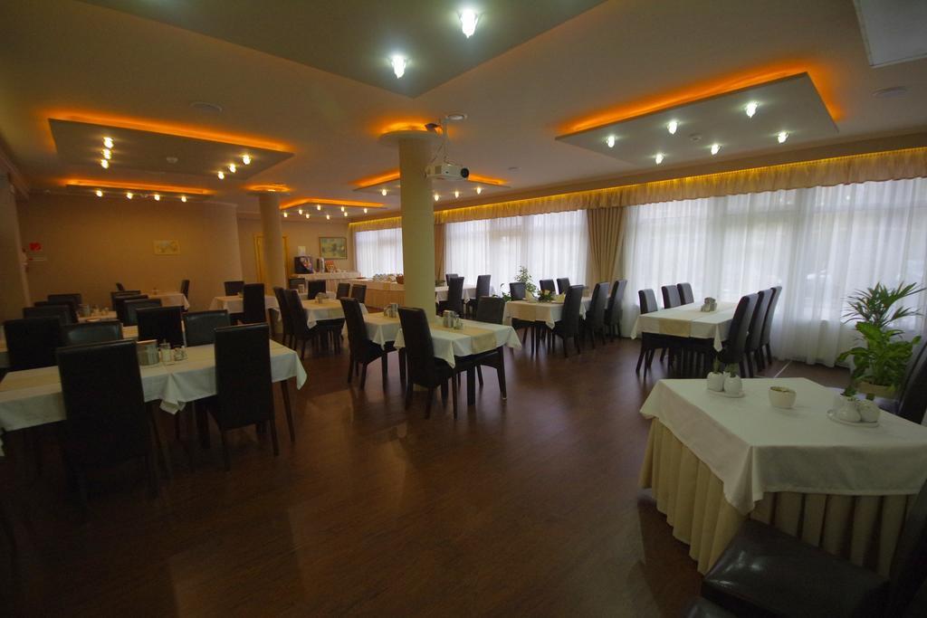 Hotel Vadaszkuert Superior Székesfehérvár 외부 사진